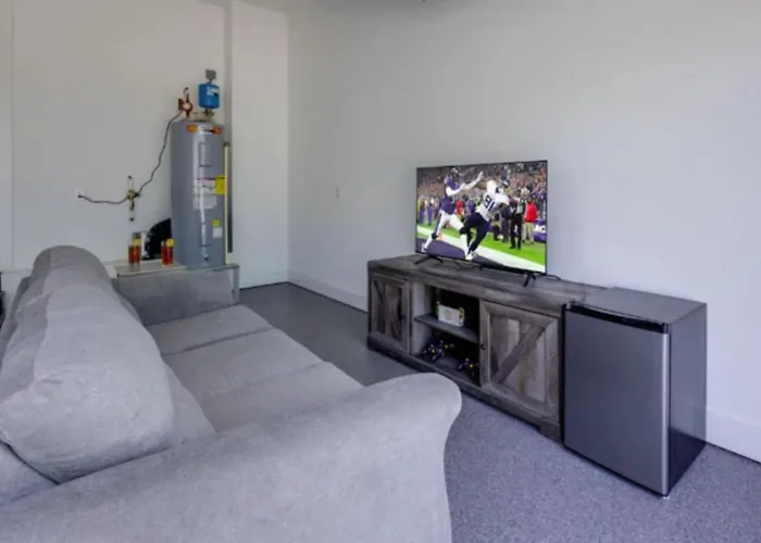 Luxury Four-Story Home With Rooftop Views, 10Min To Downtown! Sleeps 12!