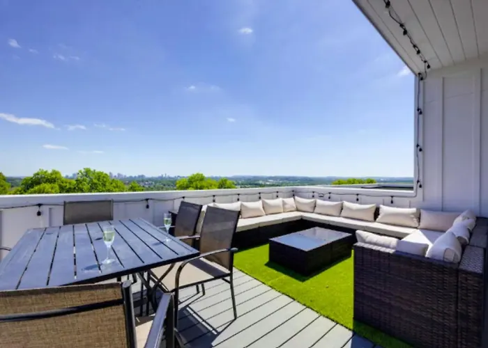 Luxury Four-Story Home With Rooftop Views, 10Min To Downtown! Sleeps 12!