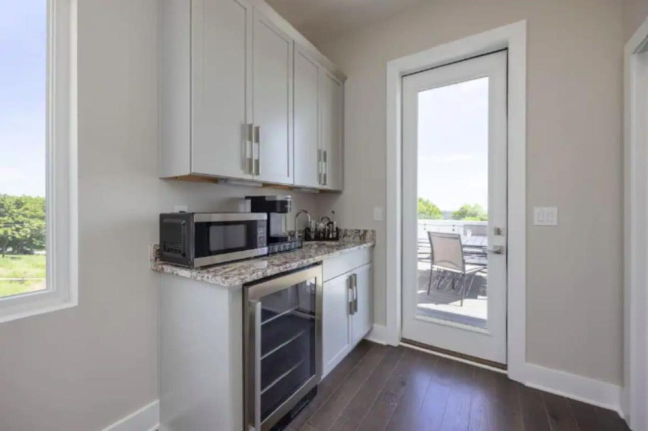 Ferienhaus Luxury Four-story With Rooftop Views, 10min To Downtown! Sleeps 12! Nashville