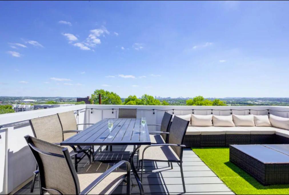 Ferienhaus Luxury Four-story With Rooftop Views, 10min To Downtown! Sleeps 12! Nashville