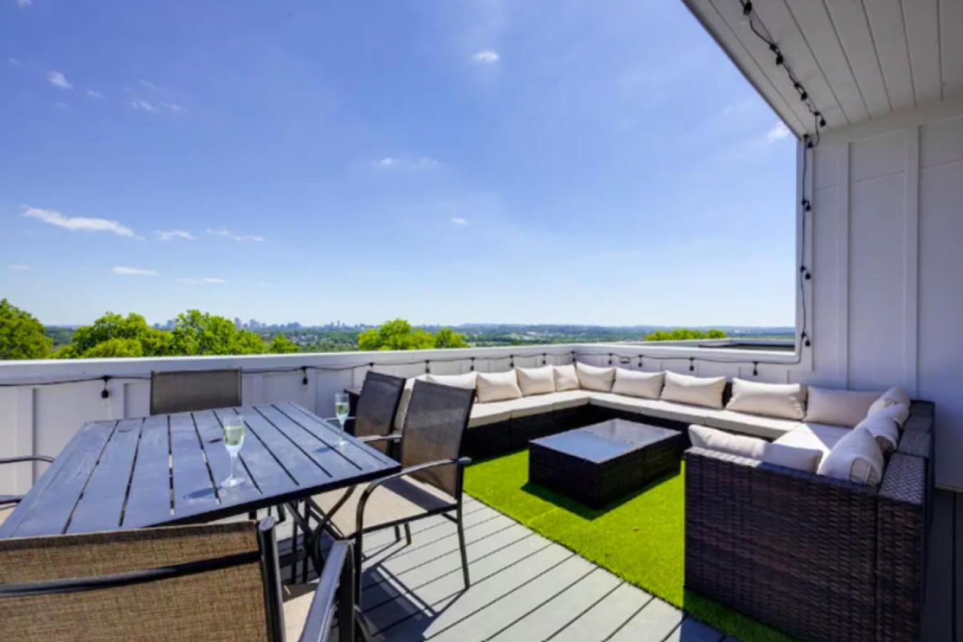 Luxury Four-story With Rooftop Views, 10min To Downtown! Sleeps 12!